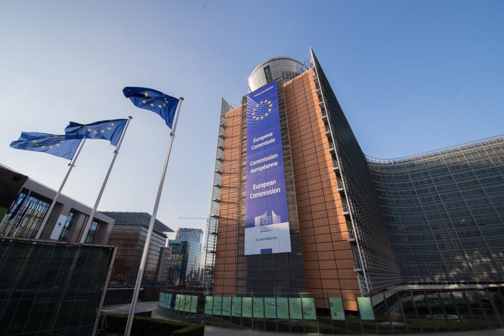 Le bâtiment Berlaymont de la Commission européenne à Bruxelles, avec des drapeaux de l’Union européenne
