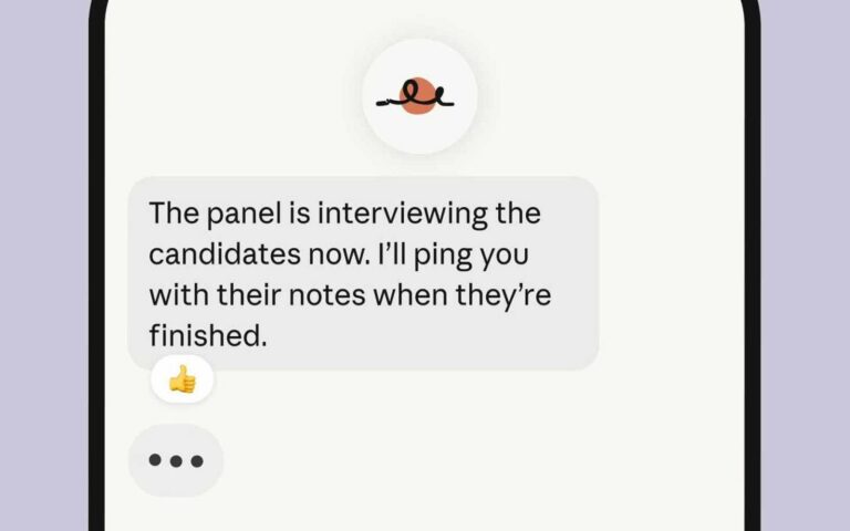 Capture d'une conversation dans Claude Duet, où l'agent annonce qu'il enverra les notes d'entretien des candidats une fois l'entretien terminé