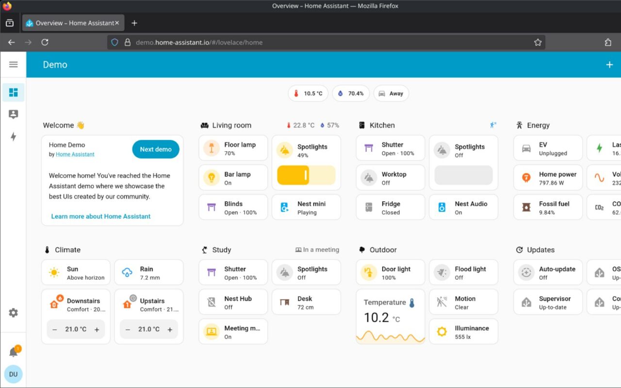 Capture du tableau de bord de démonstration de Home Assistant : cartes d'éclairage, de climat, d'énergie et de capteurs par pièce