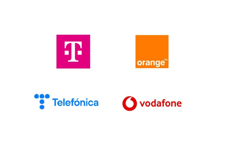 Logos de Deutsche Telekom, Orange, Telefónica et Vodafone sur fond blanc