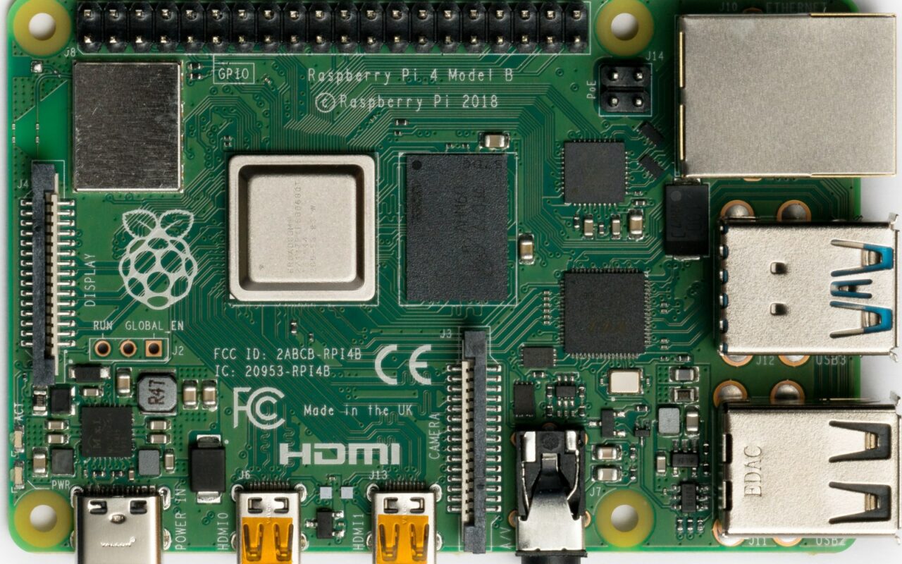 Carte Raspberry Pi 4 Model B vue de dessus, avec ses ports USB, Ethernet et micro HDMI
