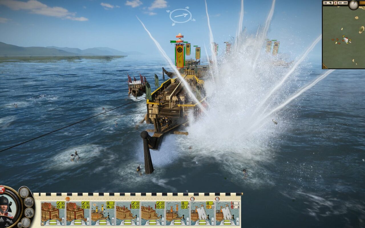 Navires japonais en bois au combat sur une mer agitée, gerbes d'eau, interface du jeu en bas de l'écran